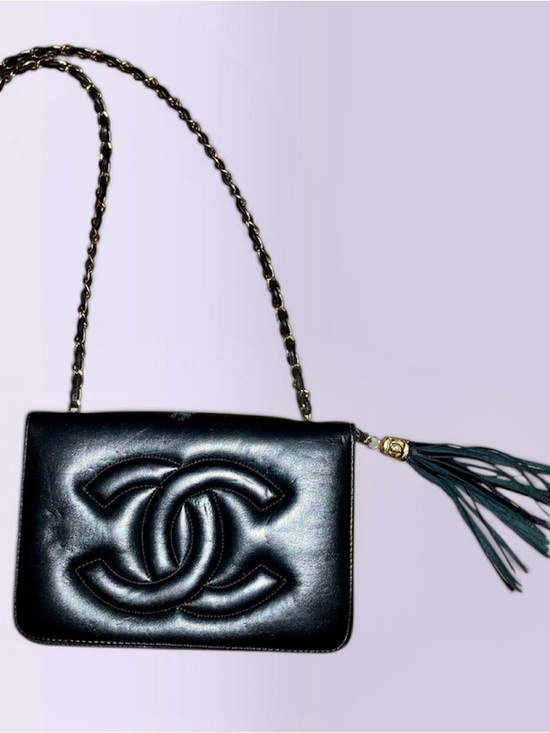 CHANEL Handbags - CHANEL Black Quilted Lambskin Shoulder Bag / Gold Chain. Perfect Dinner Purse.